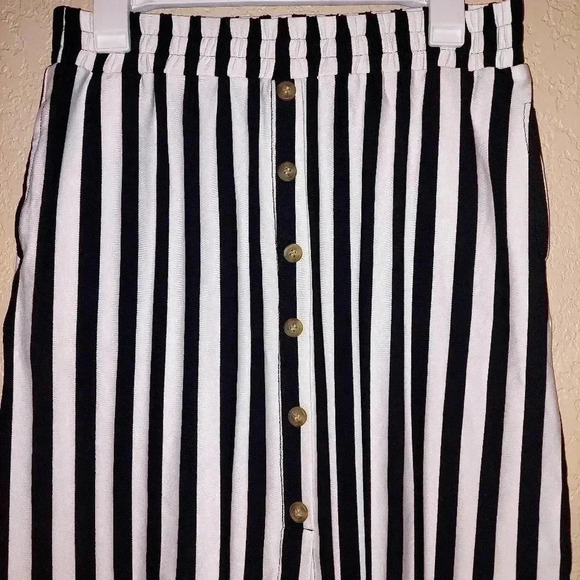 Tickled Teal Black and white striped skirt Size Large - Picture 3 of 5